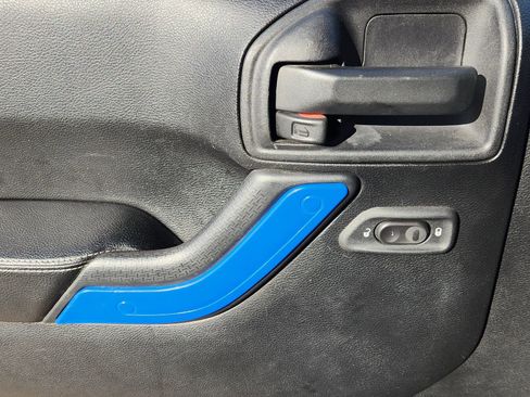 Used 2016 Jeep Wrangler Unlimited Sahara image 26