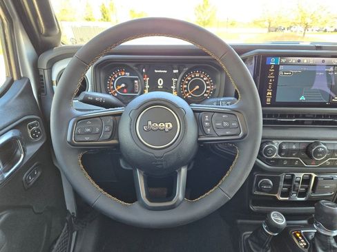 Used 2024 Jeep Gladiator Sport image 19