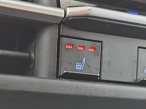 Used 2021 Toyota Sienna XLE image 24