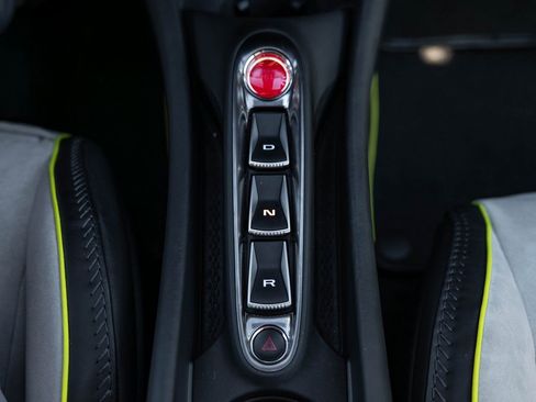 Used 2023 McLaren Artura image 17