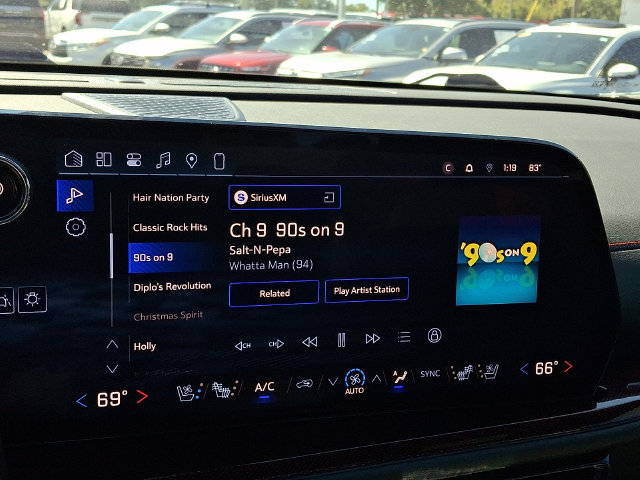 Used 2024 Chevrolet Traverse RS AWD/4WD image 17