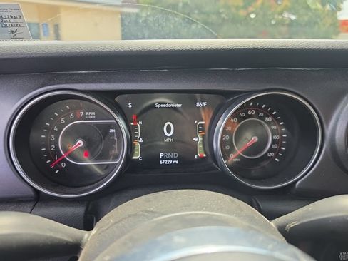 Used 2021 Jeep Gladiator Mojave AWD/4WD image 21
