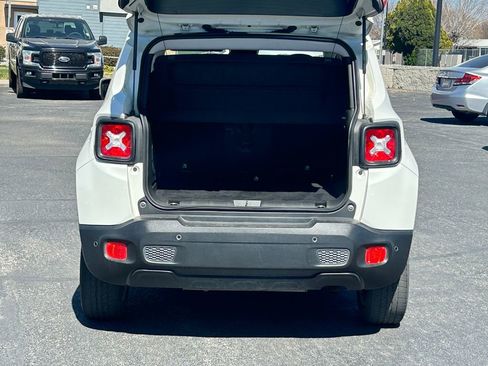 Used 2018 Jeep Renegade Latitude w/ Advanced Technology Group AWD/4WD image 33