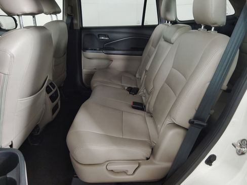 Certified 2017 Honda Pilot LX image 11