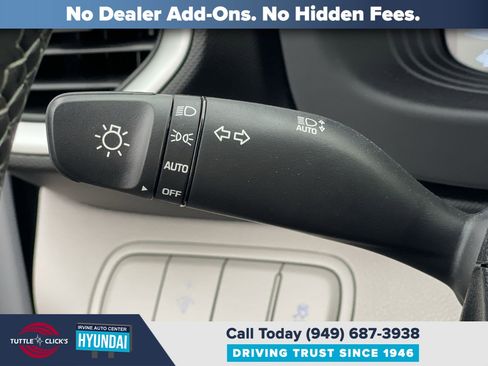 Certified 2025 Hyundai Venue SEL image 23