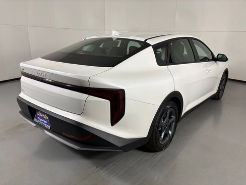 New 2026 Kia K4 LXS FWD image 8