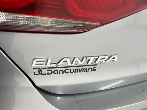 Used 2017 Hyundai Elantra SE FWD image 25