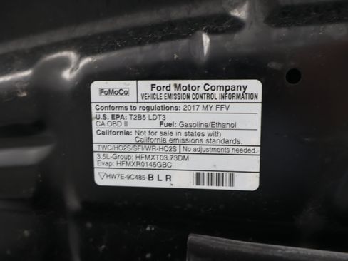 Used 2017 Ford Explorer XLT w/ Equipment Group 202A AWD/4WD image 21