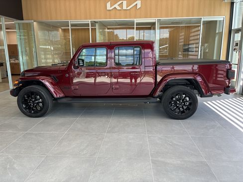 Used 2021 Jeep Gladiator Overland AWD/4WD image 7