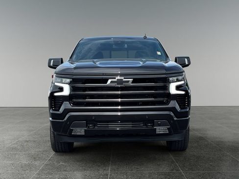 Used 2025 Chevrolet Silverado 1500 High Country w/ Midnight Edition AWD/4WD image 3