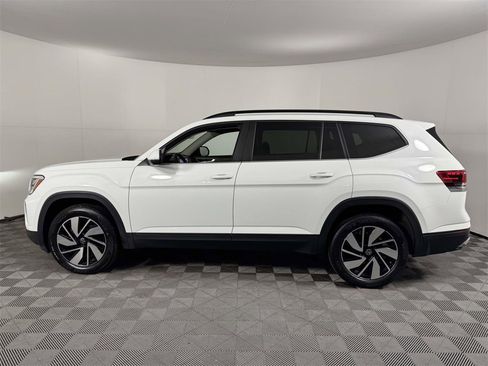 Used 2024 Volkswagen Atlas SE image 11