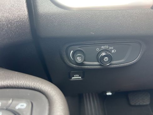 Used 2023 GMC Terrain SLE w/ Driver Convenience Package image 22