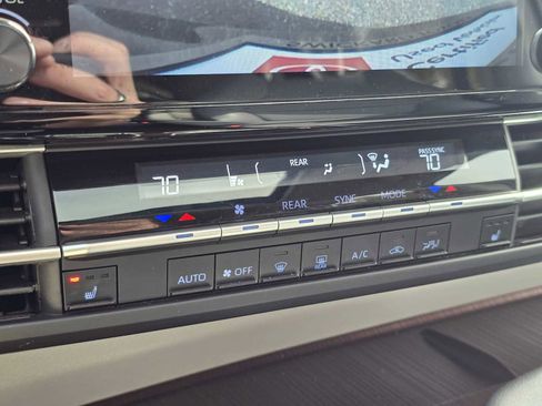 Certified 2024 Toyota Sienna XLE image 32