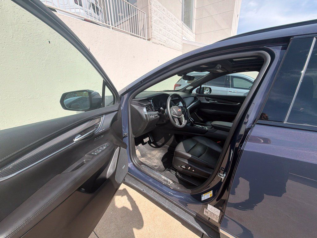 Used 2025 Cadillac XT5 Sportv w/ Technology Package AWD/4WD image 9
