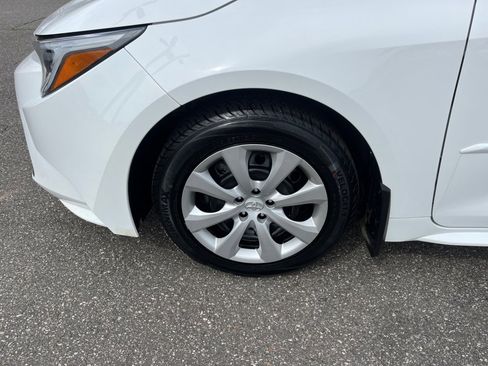 Used 2025 Toyota Corolla LE image 28