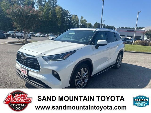 Used 2021 Toyota Highlander Platinum FWD image 6