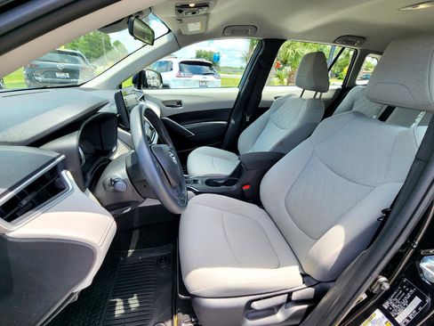 Used 2022 Toyota Corolla Cross L image 10