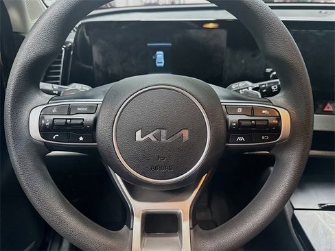 Used 2023 Kia Sportage LX image 18