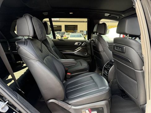 Used 2022 BMW X7 M50i w/ Dynamic Handling Package AWD/4WD image 10