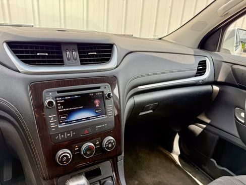 Used 2017 Chevrolet Traverse LT FWD image 17