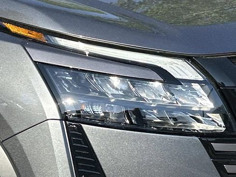 New 2026 Nissan Pathfinder SV w/ SV Premium Package FWD image 9