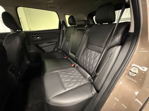 Used 2024 Nissan Rogue Platinum FWD image 22