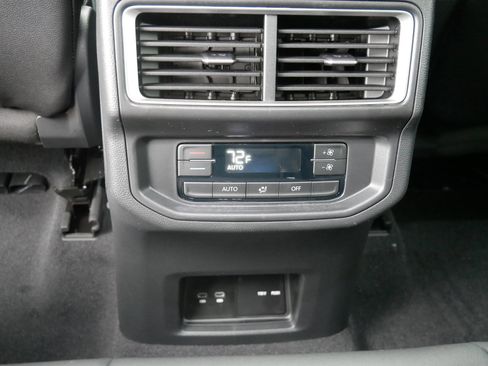 New 2026 Volkswagen Atlas SE image 8