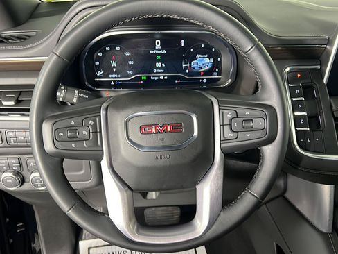 Used 2023 GMC Yukon SLE AWD/4WD image 5