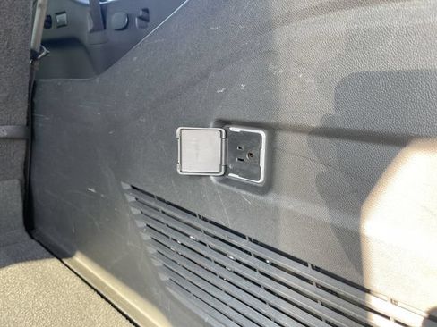 Used 2022 Chevrolet Suburban LT AWD/4WD image 12