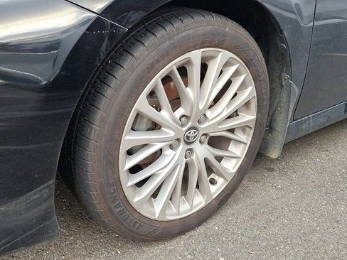 Used 2020 Toyota Camry XLE image 6