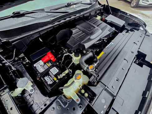 Used 2021 Nissan Titan SL w/ Moonroof Package image 40