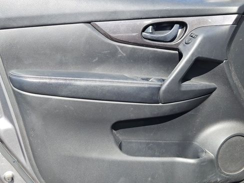Used 2019 Nissan Rogue S FWD image 9