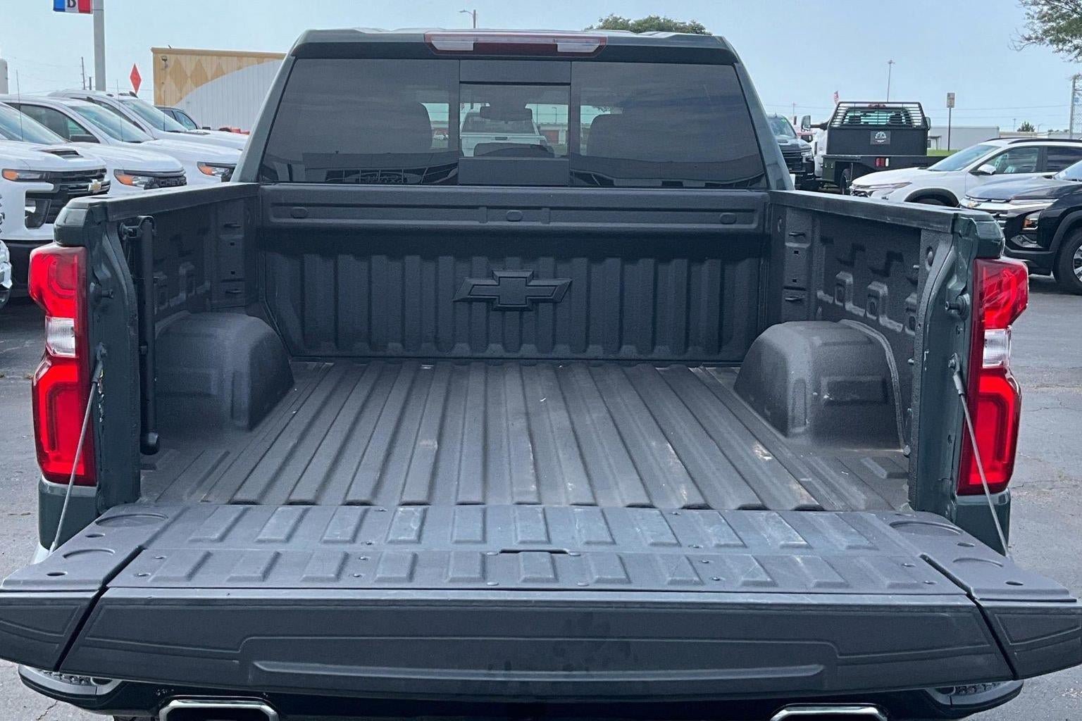 Used 2025 Chevrolet Silverado 1500 LT Trail Boss w/ LT Trail Boss Premium Package AWD/4WD image 4