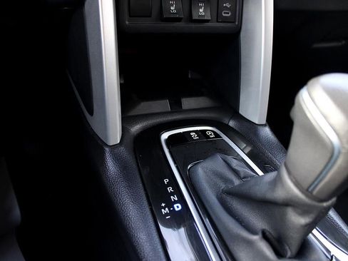 Used 2025 Toyota Corolla Cross XLE image 41