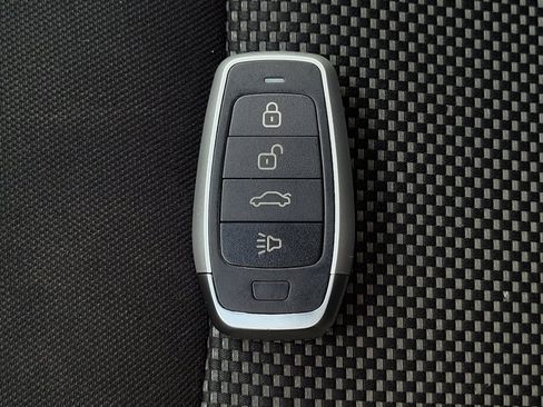 Used 2019 Nissan Pathfinder SV AWD/4WD image 32