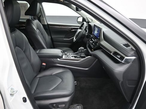 Used 2024 Toyota Highlander Limited AWD/4WD image 27