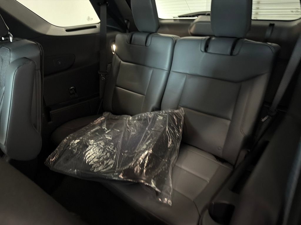 New 2027 Ford Explorer Active w/ Active Comfort Package RWD image 17