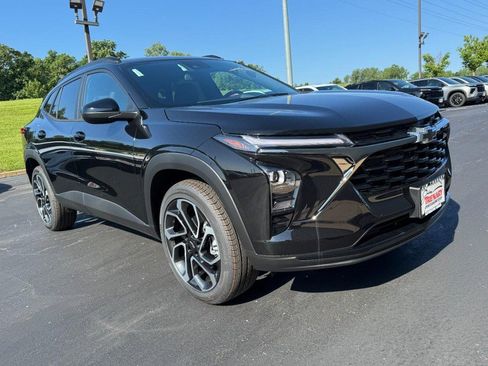 New 2026 Chevrolet Trax RS w/ Driver Confidence Package FWD image 2