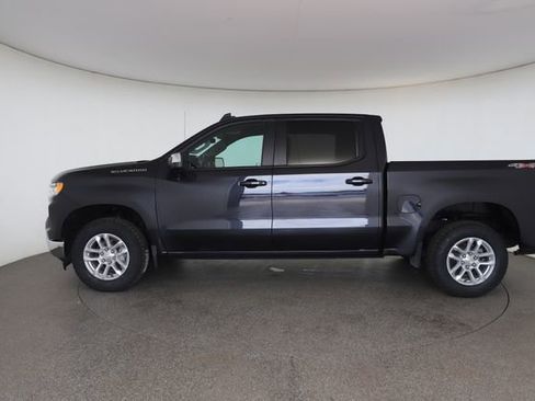 Used 2022 Chevrolet Silverado 1500 LT AWD/4WD image 7