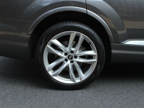 Used 2018 Audi Q7 3.0T Prestige AWD/4WD image 5