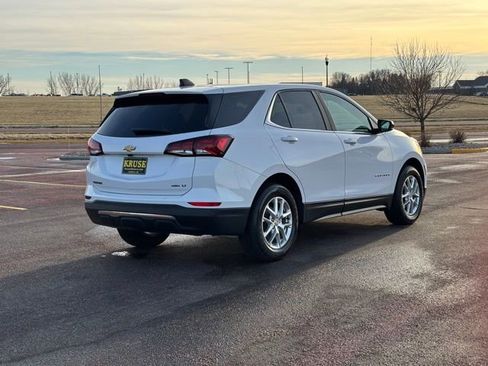 Used 2024 Chevrolet Equinox LT image 3