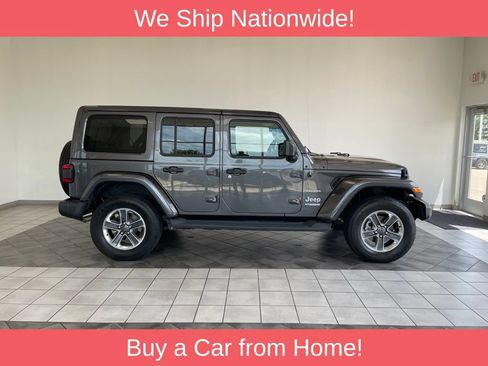 Used 2018 Jeep Wrangler Unlimited Sahara AWD/4WD image 4