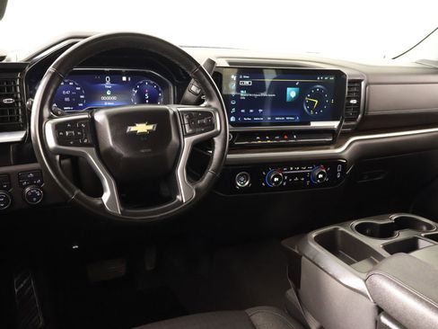 Used 2023 Chevrolet Silverado 1500 LT image 2