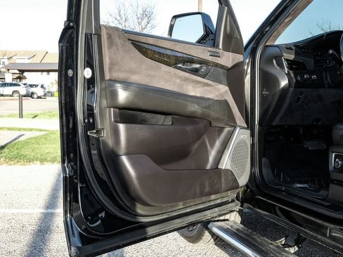 Used 2019 Cadillac Escalade Platinum image 48