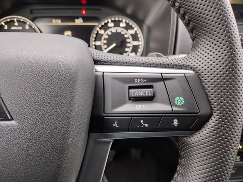 New 2025 Mitsubishi Outlander SE image 28