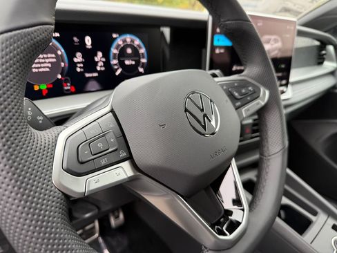 New 2026 Volkswagen Tiguan SE R-Line FWD image 14