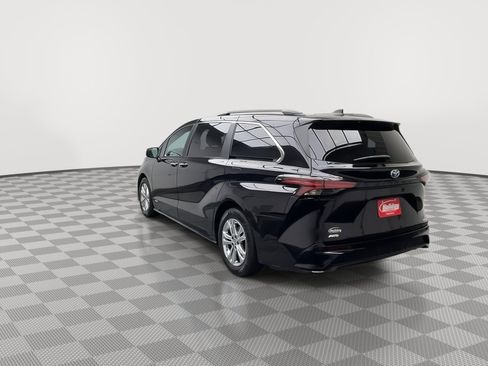 Used 2021 Toyota Sienna XSE w/ XSE Plus Package AWD/4WD image 41