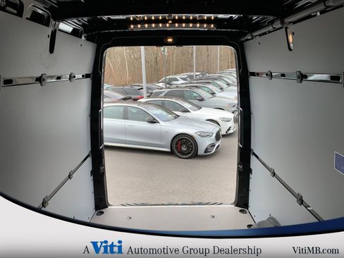 Used 2025 Mercedes-Benz Sprinter 2500 image 17