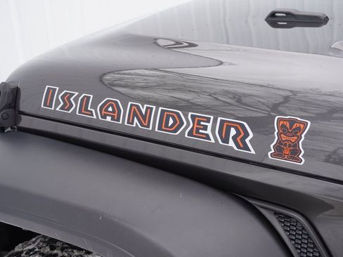 Used 2021 Jeep Wrangler Unlimited Islander image 9