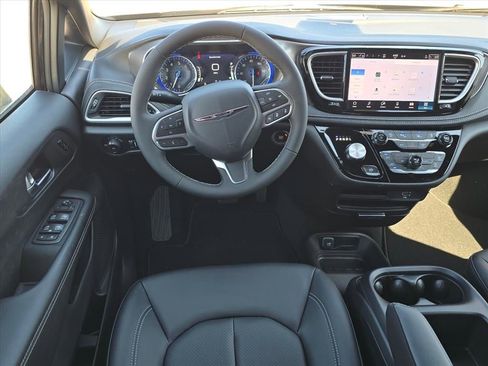 New 2026 Chrysler Pacifica Select image 6